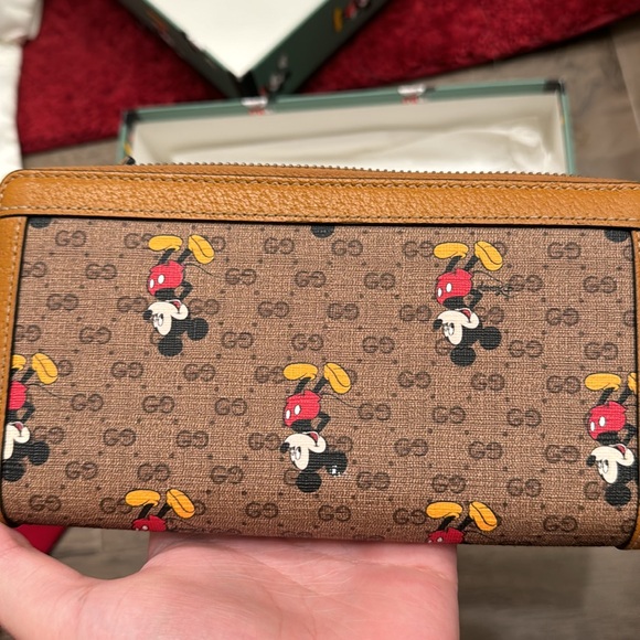 Gucci x Disney Zip Wallet - Picture 7 of 8